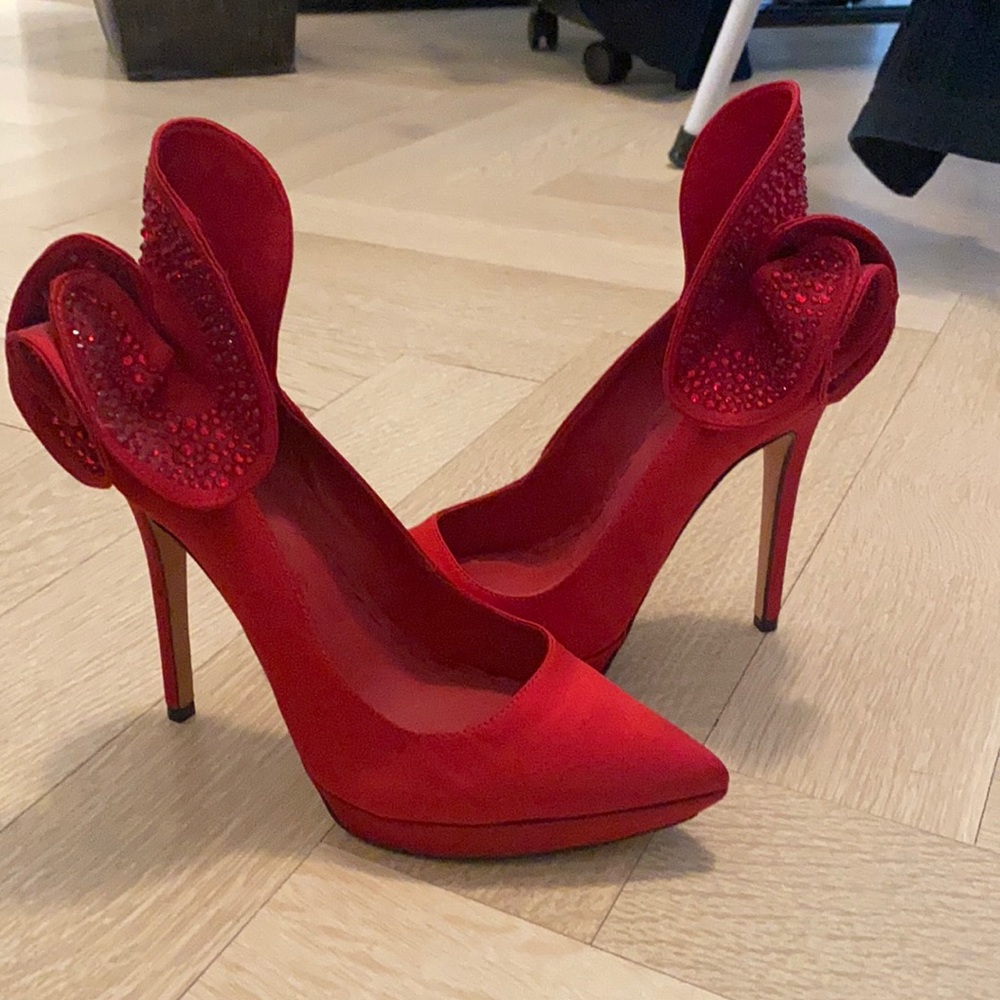 Stunning Alice + Olivia Pumps